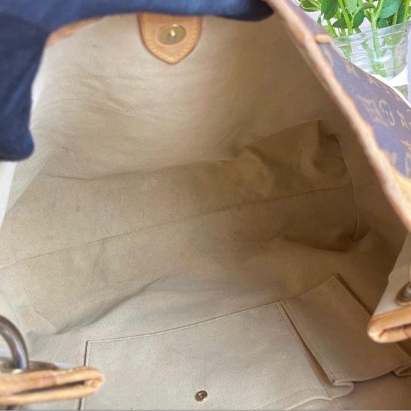 Louis Vuitton Monogram Canvas Galliera GM Totes
Shoulder Bag - Picture 5 of 6